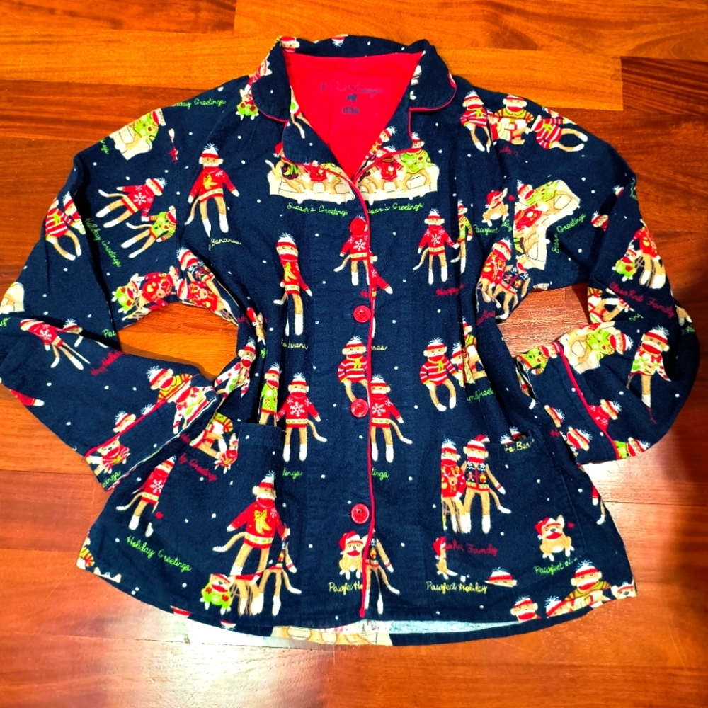 Rare vintage piece, with cute pictures of Christmas monkeys, comfortable flannel